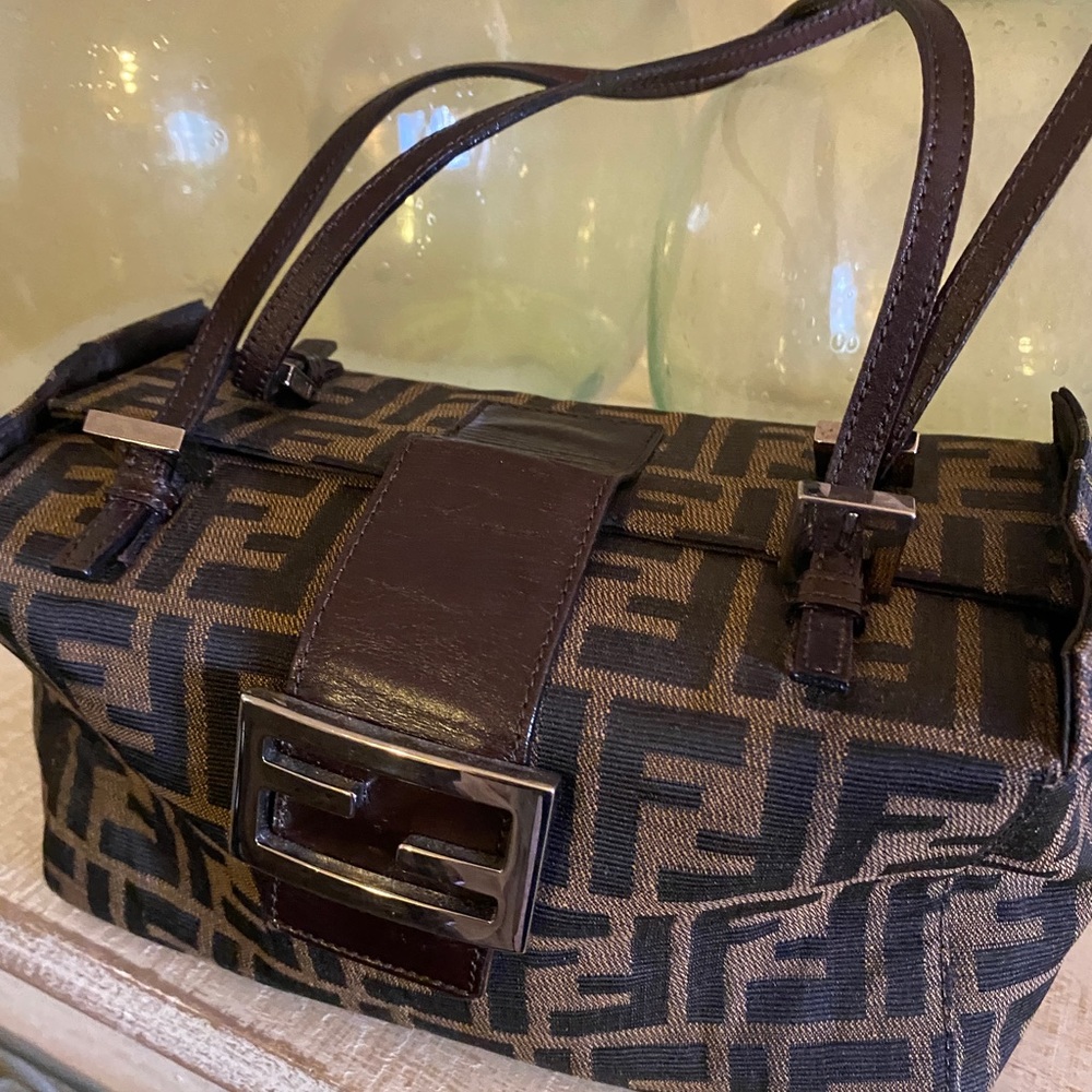 Vintage Fendi bag!  Great condition!!! - Picture 7 of 8
